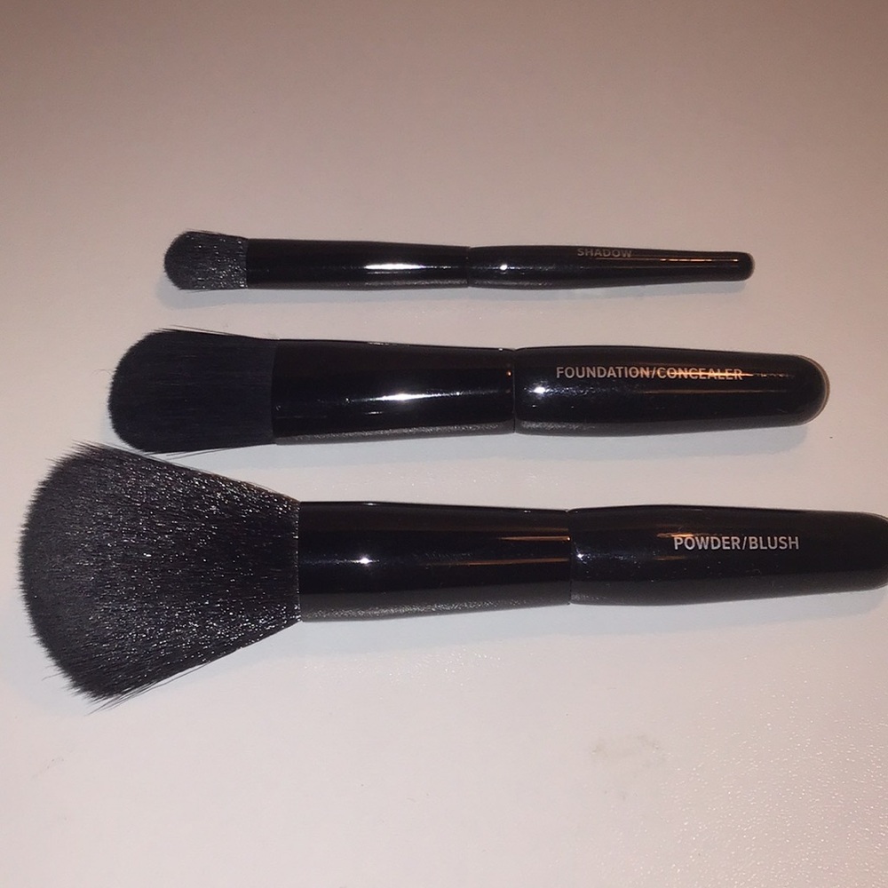 It cosmetics for Ulta 3 travel brushes. NEW